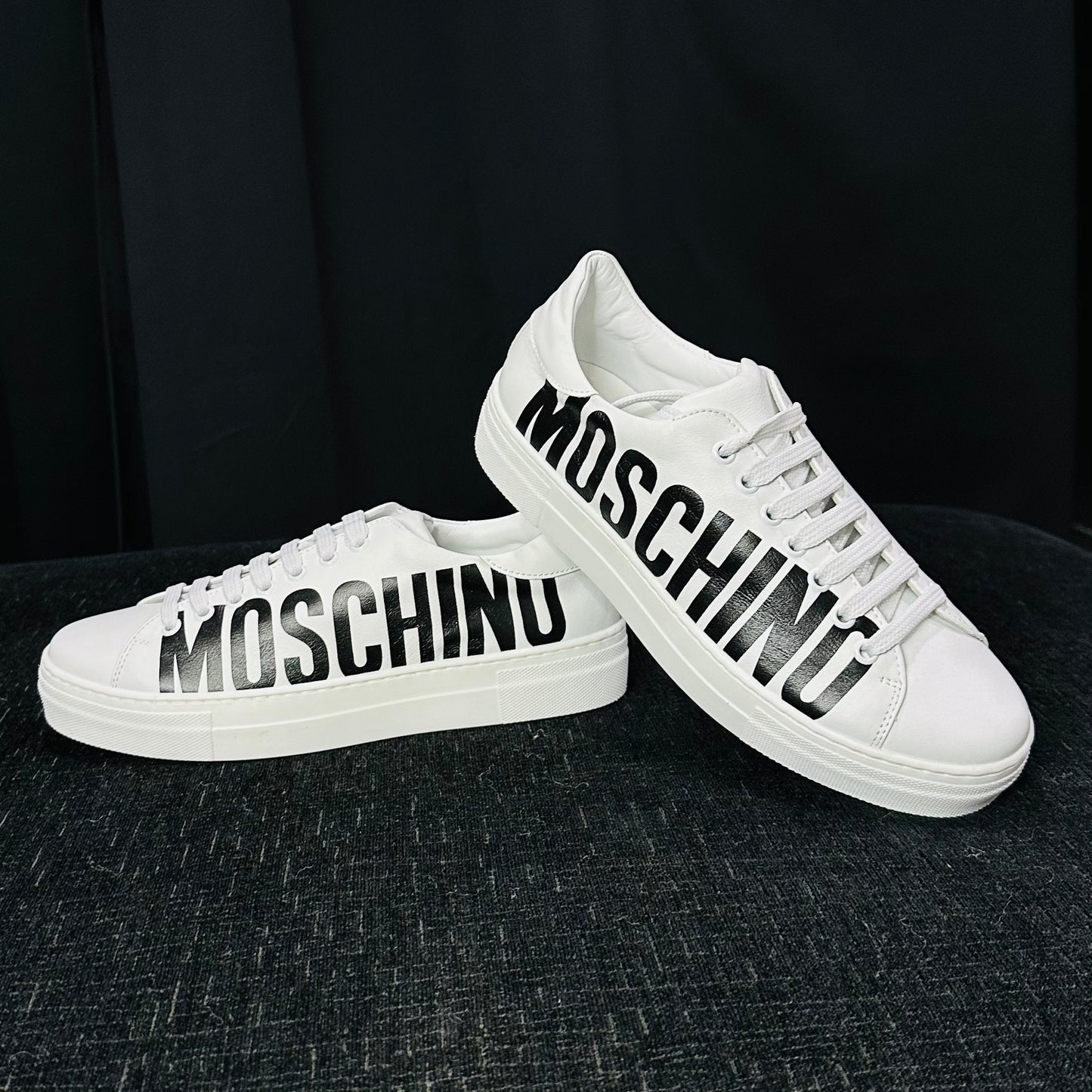Moschino con logo lateral