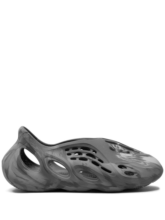 Yeezy Foam Runner Granite SNK
