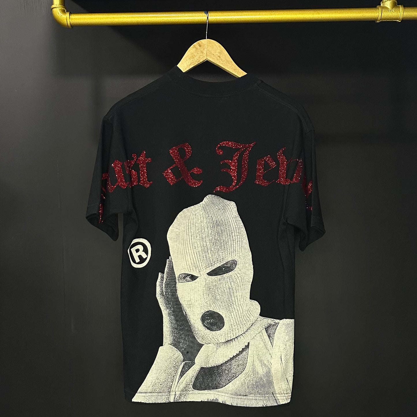 DUST & JEWELS Bandits Black Tee