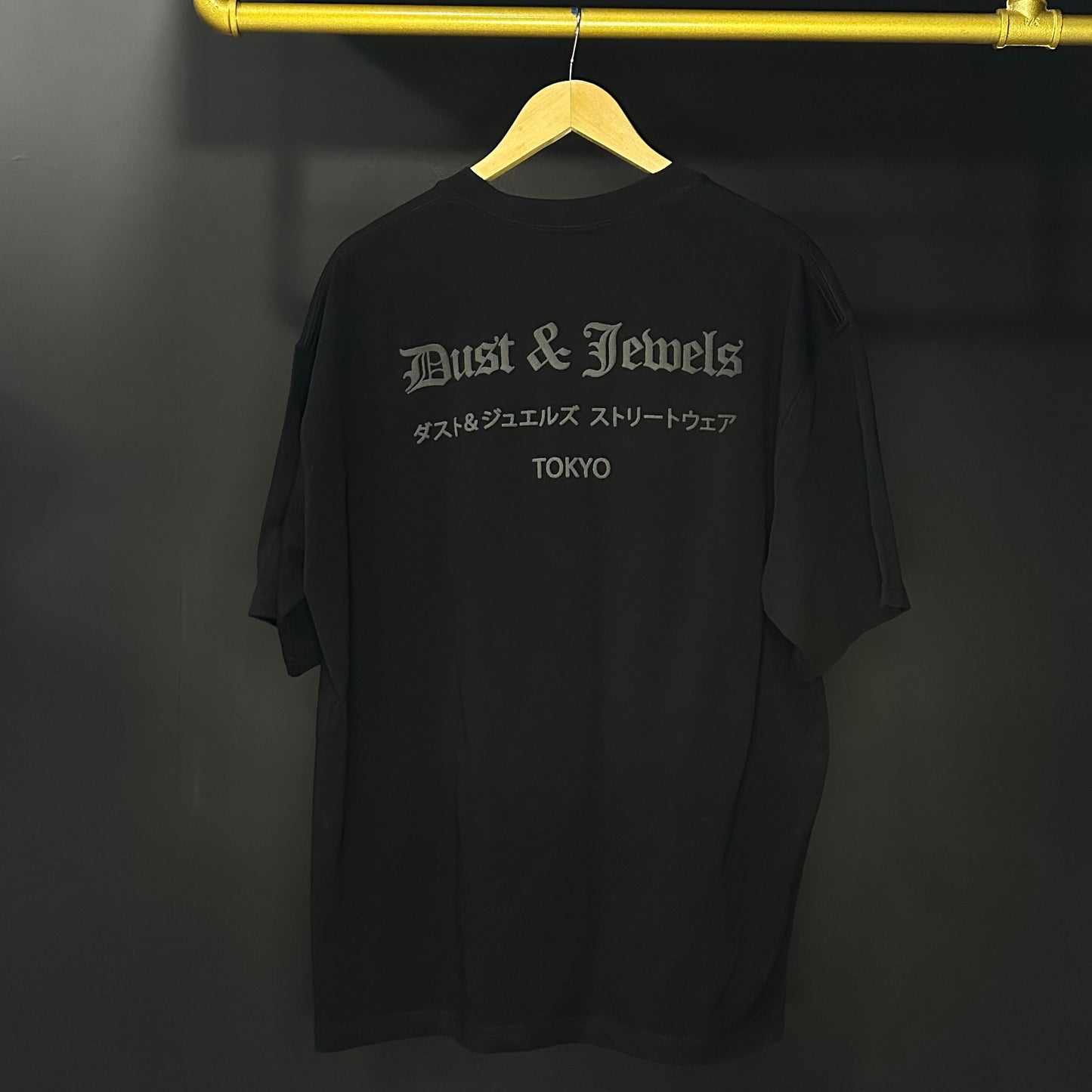 DUST & JEWELS Black Basic TEE