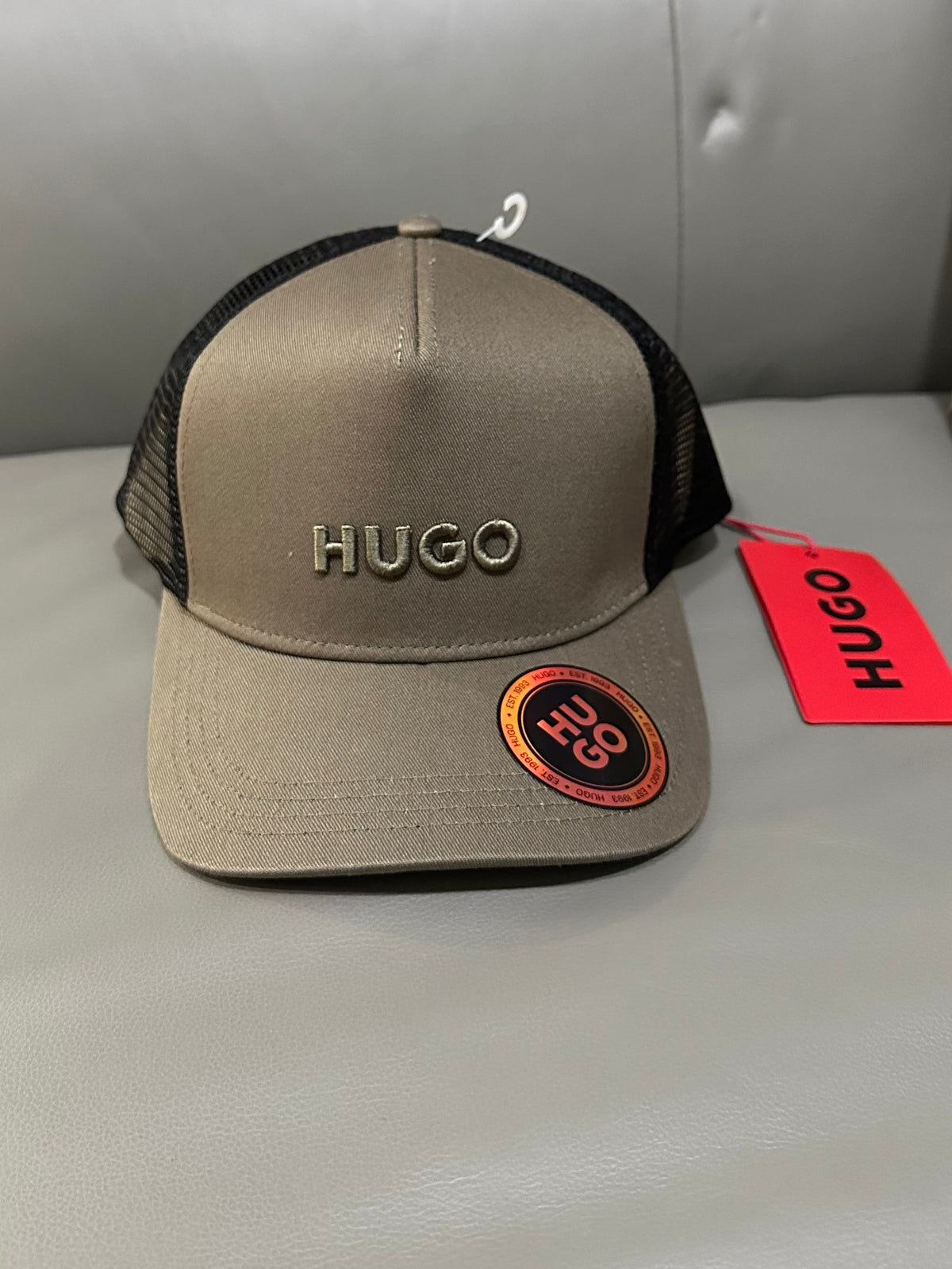 CAP HUGO
